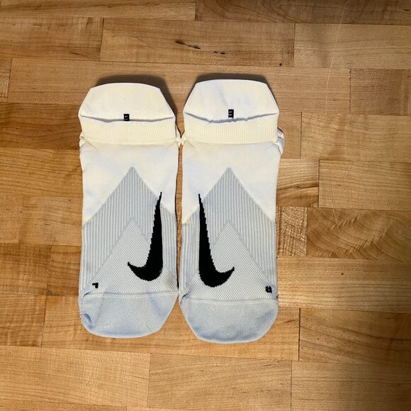 Men's Medium 8-9.5 Nike Spark Lightweight Dri Fit No Show Running Tab Socks - Picture 1 of 2